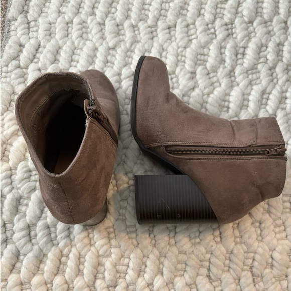 Women’s Tan Booties Size 9 - Picture 1 of 4